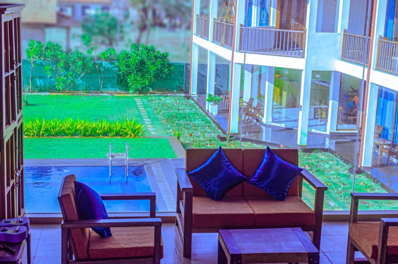 Calypso Sunset Hotel Iranawila Exterior foto